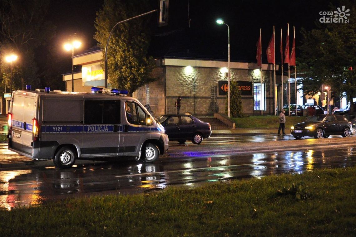 Nocne potrącenie pieszych na ulicy Poniatowskiego