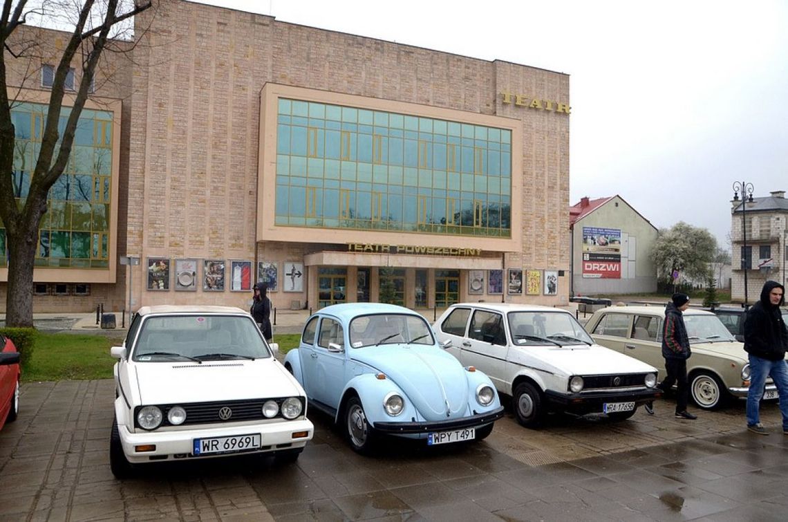 Nocny zlot zabytkowych pojazdów