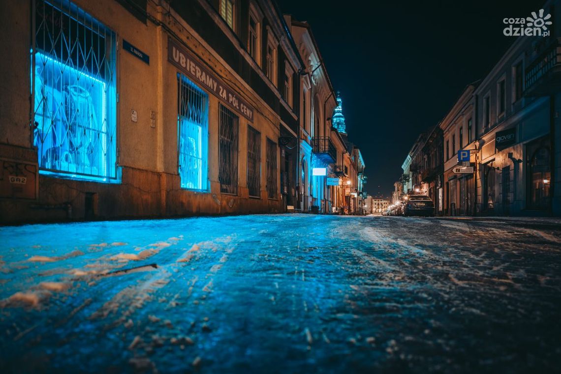 Noga z gazu - będzie ślisko! Noga z gazu - będzie ślisko!