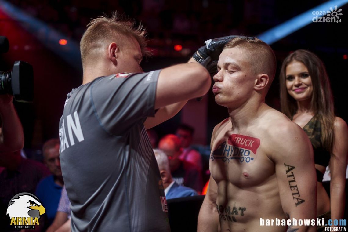 Nokaut Patryka Kaczmarczyka i triumf Daniela Rutkowskiego podczas gali KSW 77!