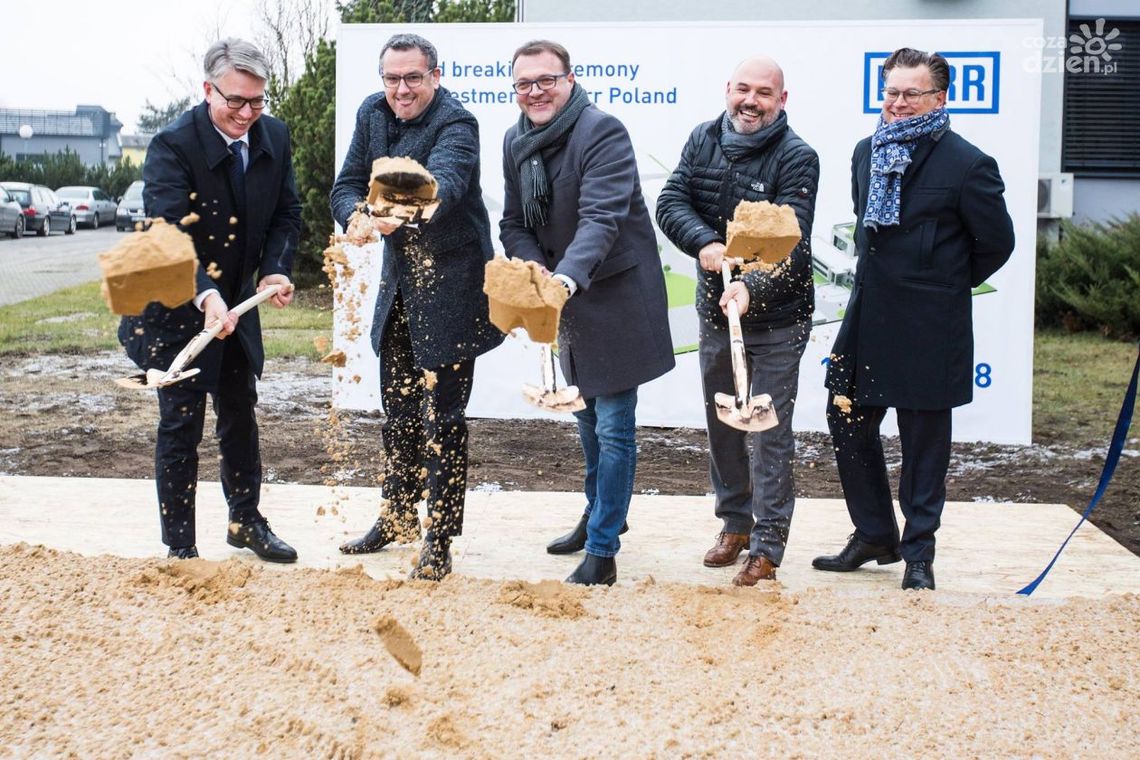 Nowa hala produkcyjna i nowe miejsca pracy