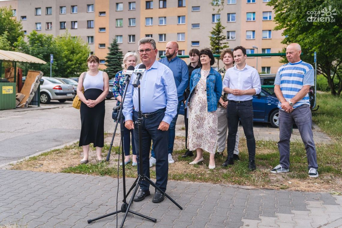 Nowa Lewica apeluje o budowę 300 tys. nowych mieszkań Nowa Lewica apeluje o budowę 300 tys. nowych mieszkań