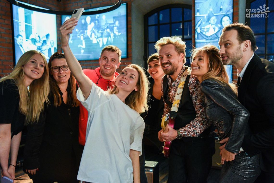 Nowa piosenka Pawła Domagały. To utwór "Dzieci u dziadków