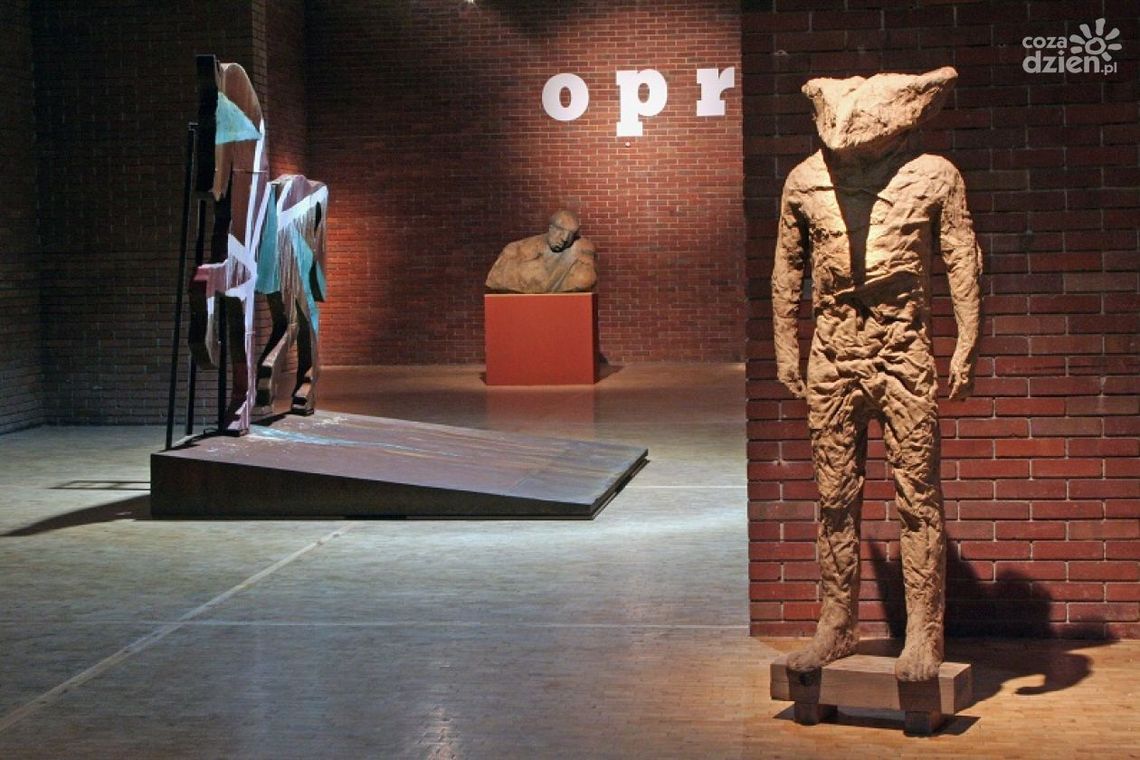 Nowa rzeźba Abakanowicz w Orońsku!