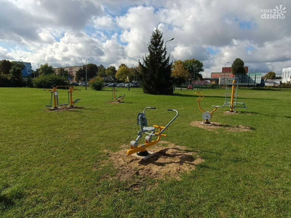 Nowa siłownia plenerowa przy Zespole Szkół nr 1 w Kozienicach