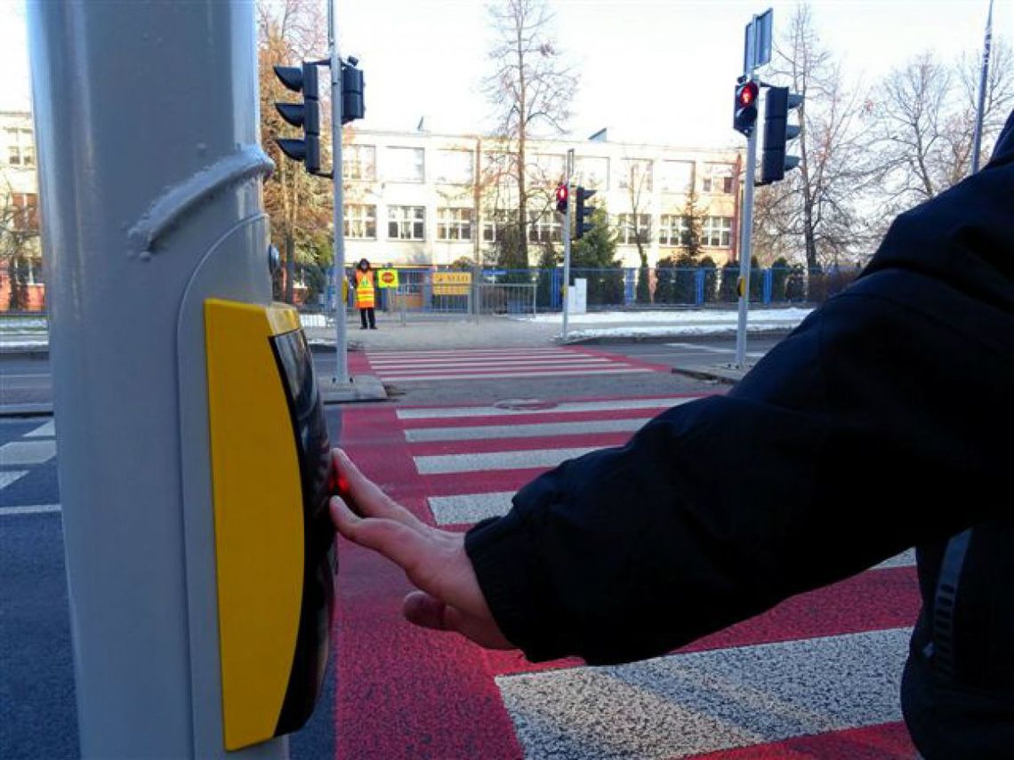 Nowa sygnalizacja na ul. 11 Listopada Nowa sygnalizacja na ul. 11 Listopada