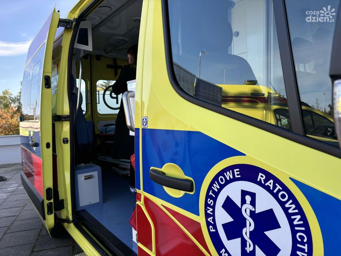 Nowe karetki i oświetlenie w szpitalu na Józefowie Nowe karetki i oświetlenie w szpitalu na Józefowie