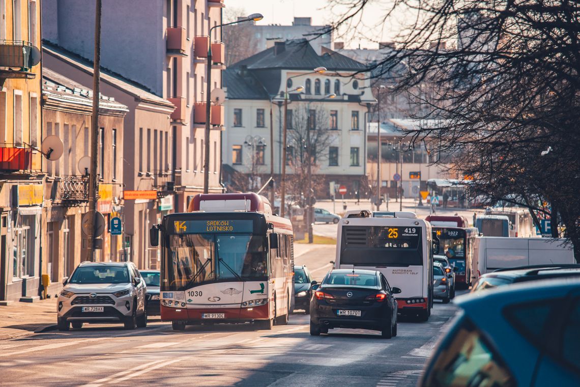 Nowe przystanki, wiaty i zaplecze dla kierowców. Duże zmiany w komunikacji miejskiej w Radomiu