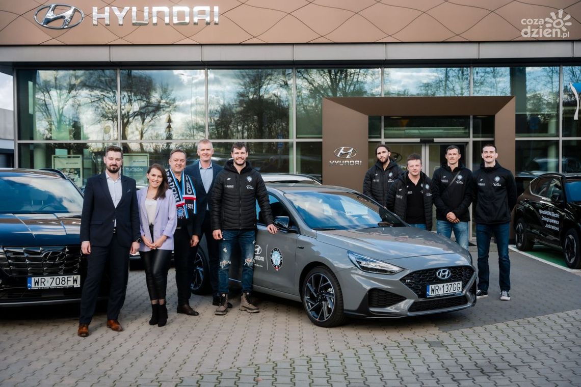 Nowe samochody dla Enei Czarnych Radom od Prasek Sp. z o.o. 