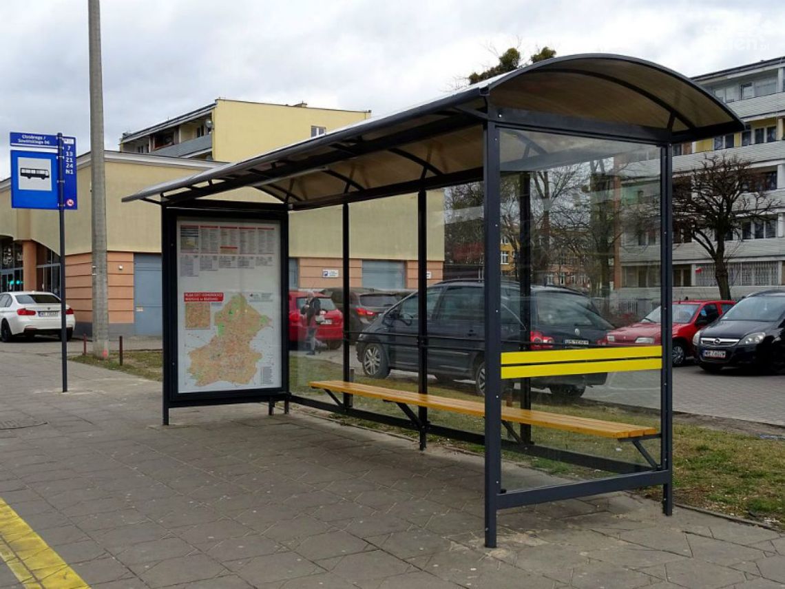 Nowe wiaty przystankowe