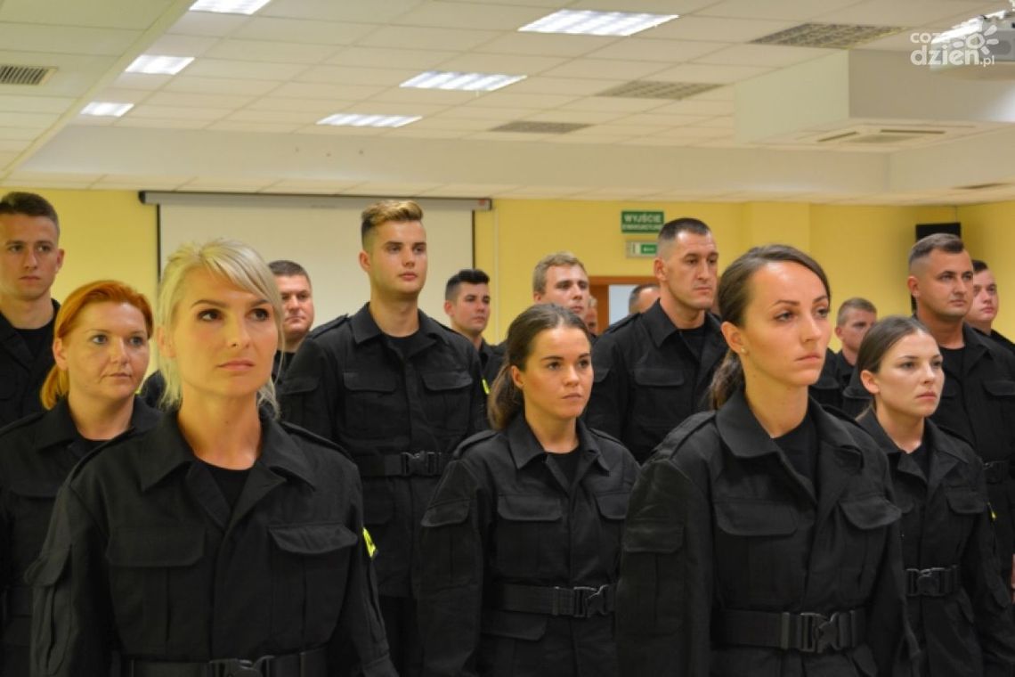 Nowi policjanci w szeregach policji