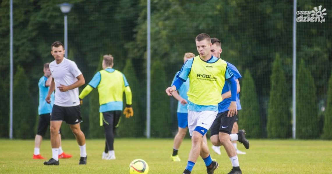 Nowi zawodnicy na pierwszym treningu Broni