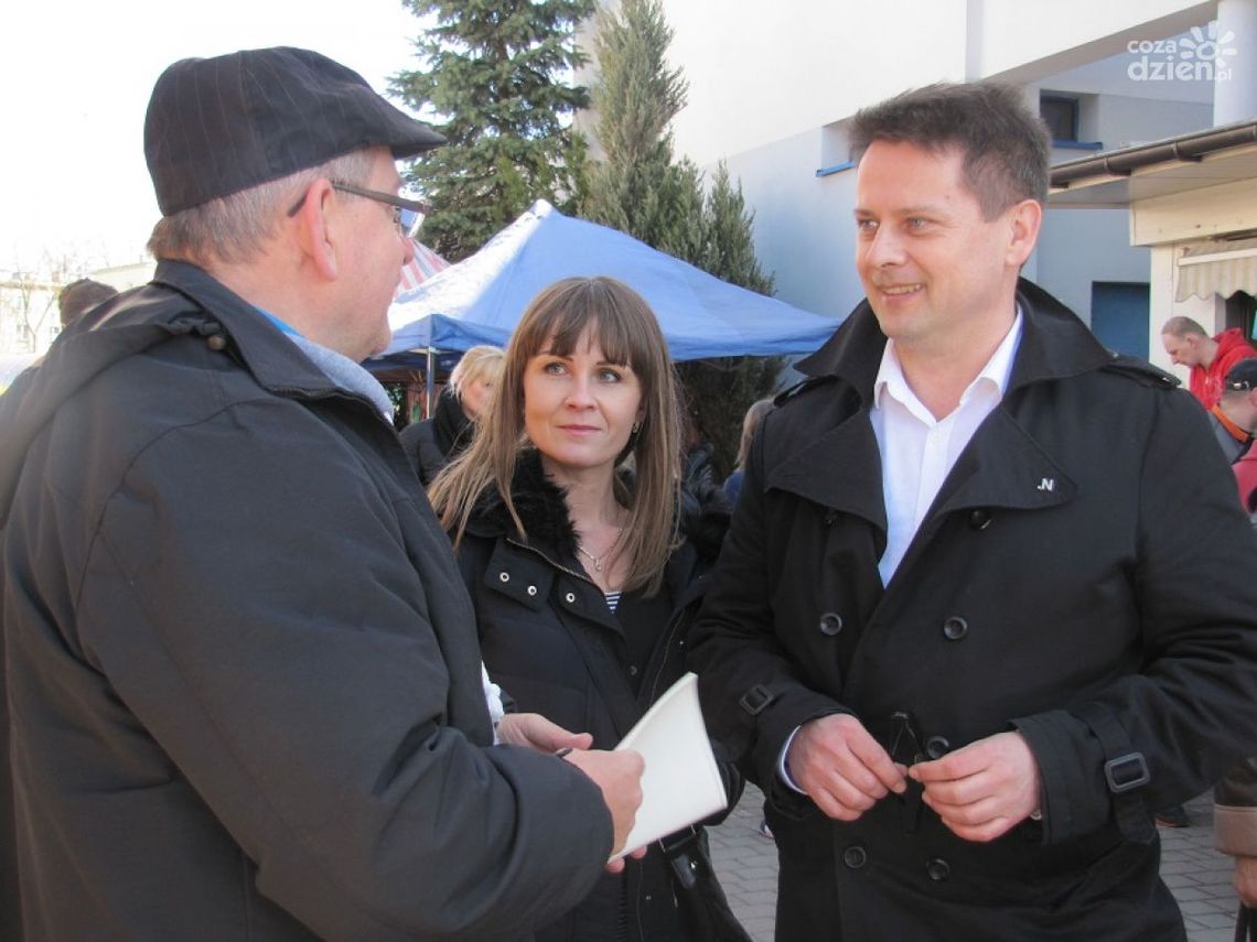 .Nowoczesna rozdawała Konstytucję RP .Nowoczesna rozdawała Konstytucję RP