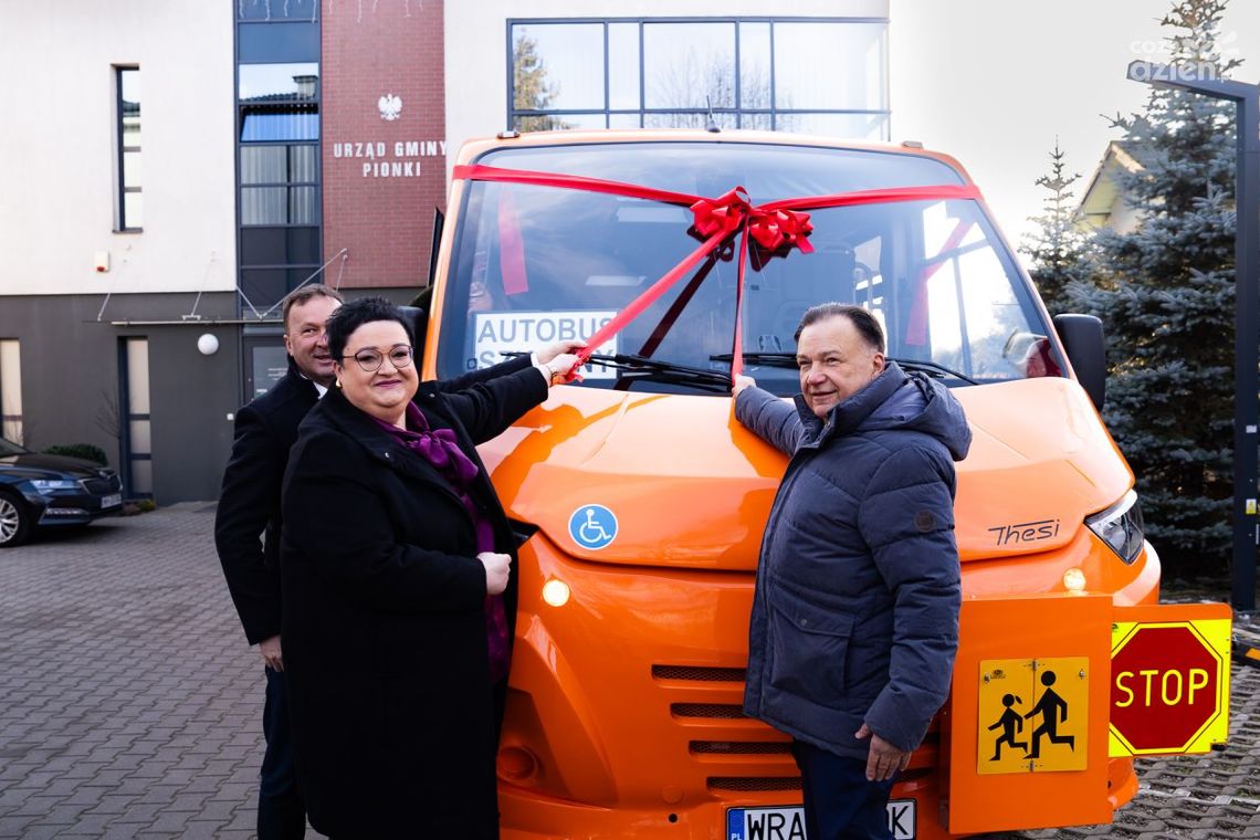 Nowy autobus dla uczniów z gminy Pionki