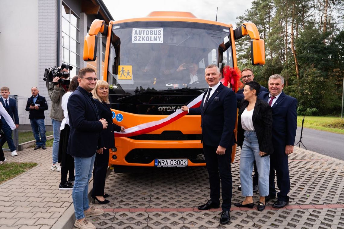 Nowy autobus trafił do szkoły w Ludwikowie