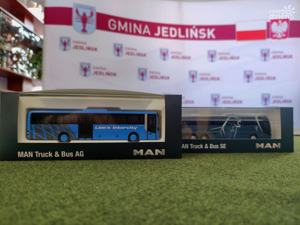 Nowy autokar dla Zespołu Szkolno-Przedszkolnego we Wsoli