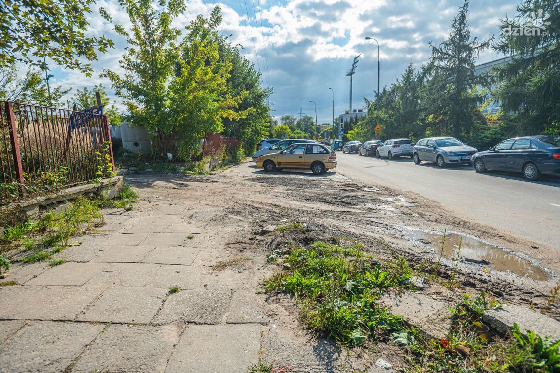 Nowy chodnik do połowy maja? Nowy chodnik do połowy maja?