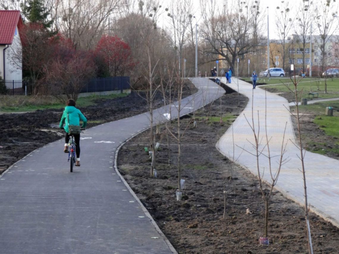 Nowy chodnik i ścieżka na Ustroniu Nowy chodnik i ścieżka na Ustroniu