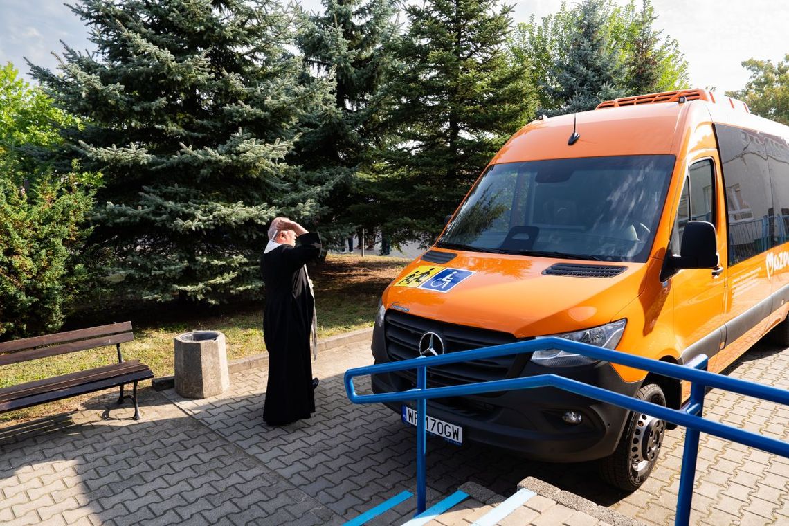 Nowy rok szkolny z nowym busem Nowy rok szkolny z nowym busem