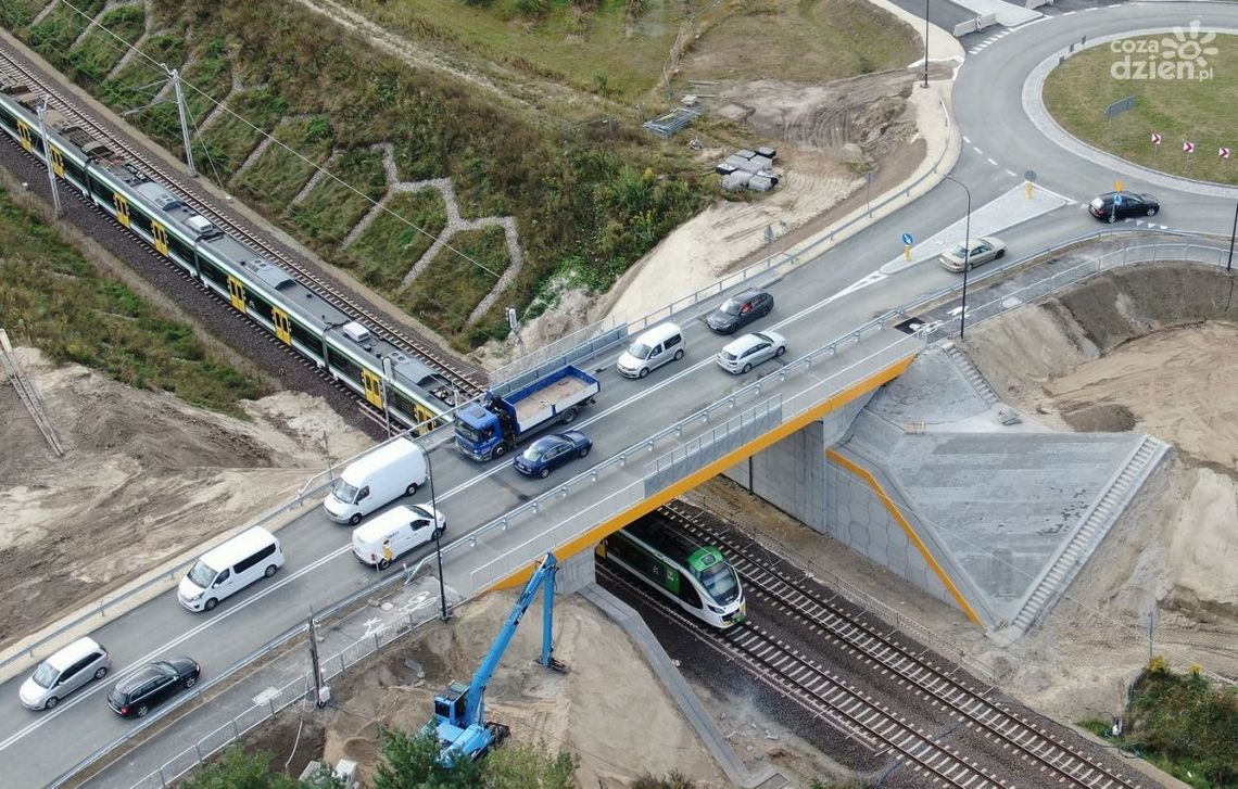 Nowy wiadukt w Warce już otwarty Nowy wiadukt w Warce już otwarty