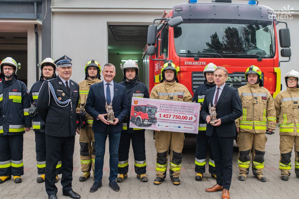 Nowy wóz dla OSP w Jedlni-Letnisku
