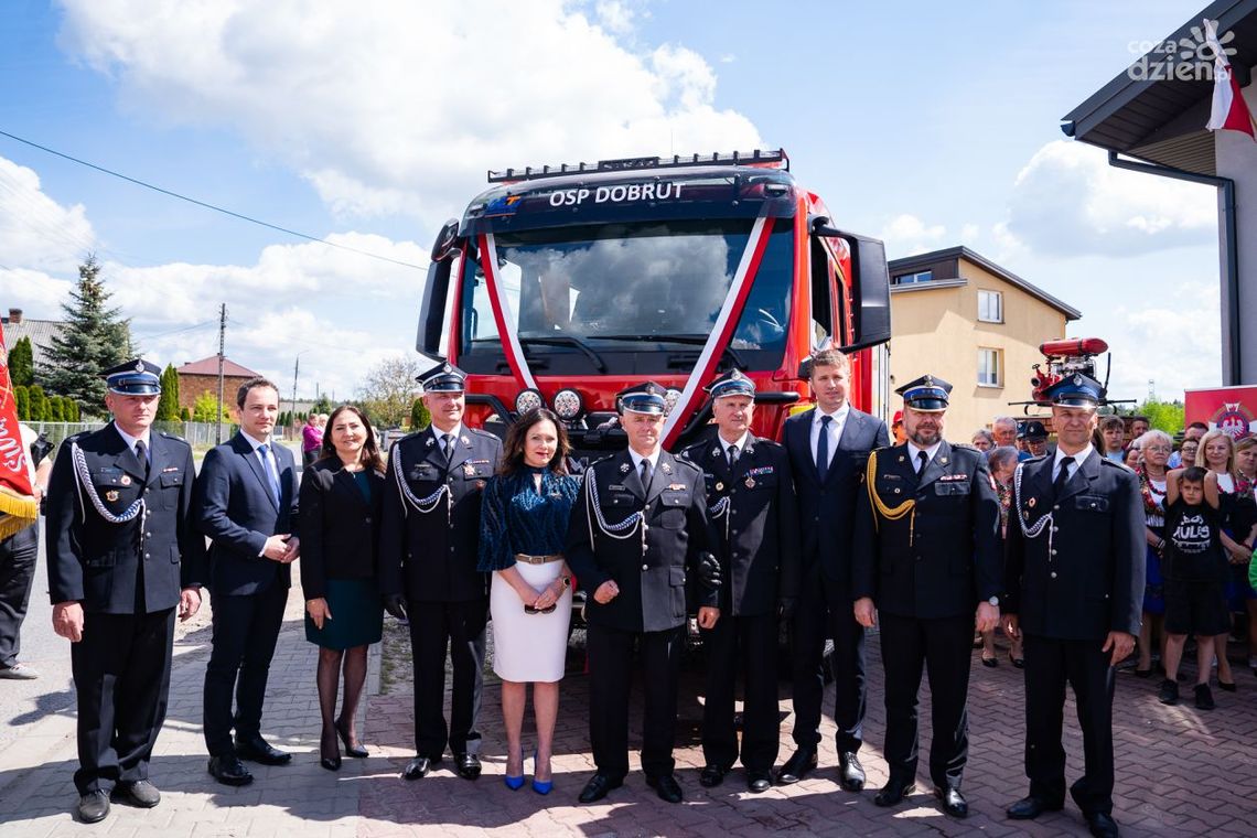 Nowy wóz strażacki trafił do OSP Dobrut
