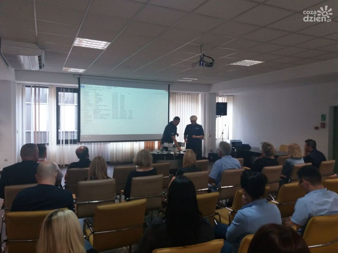 O bezpieczeństwie z urzędnikami