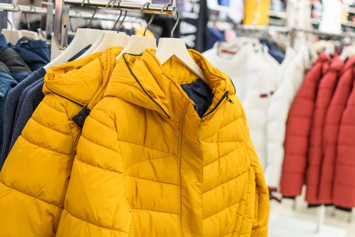 O czym pamiętać, wybierając kurtki z nadrukiem dla pracowników?