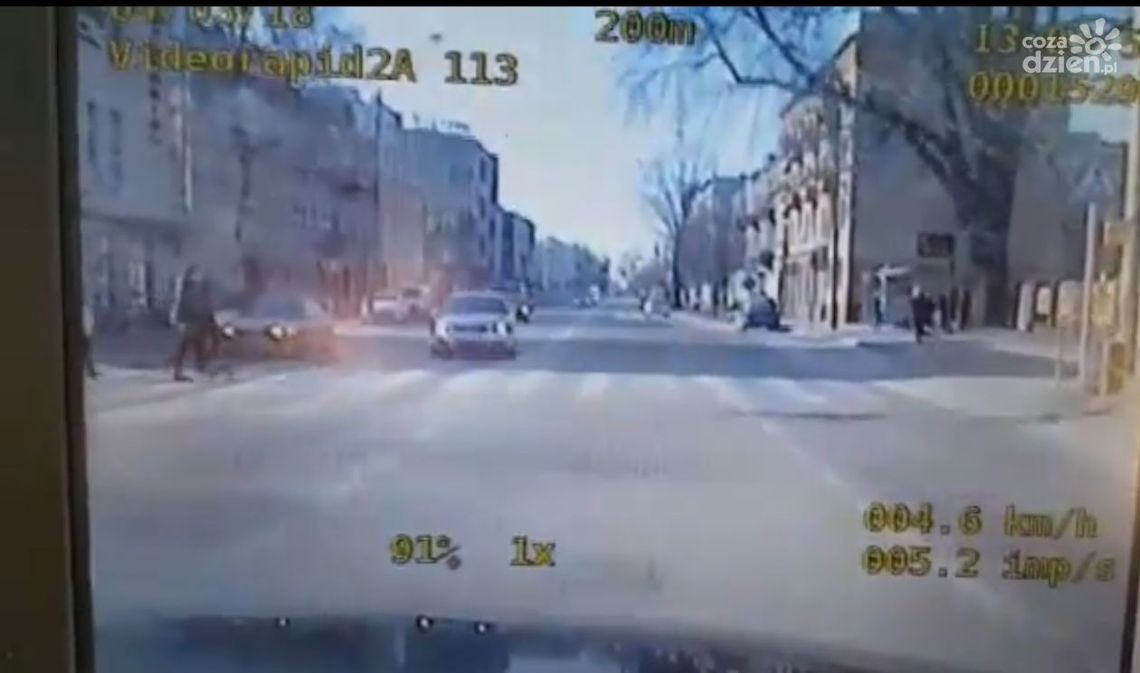 O włos od tragedii na przejściu! [WIDEO]