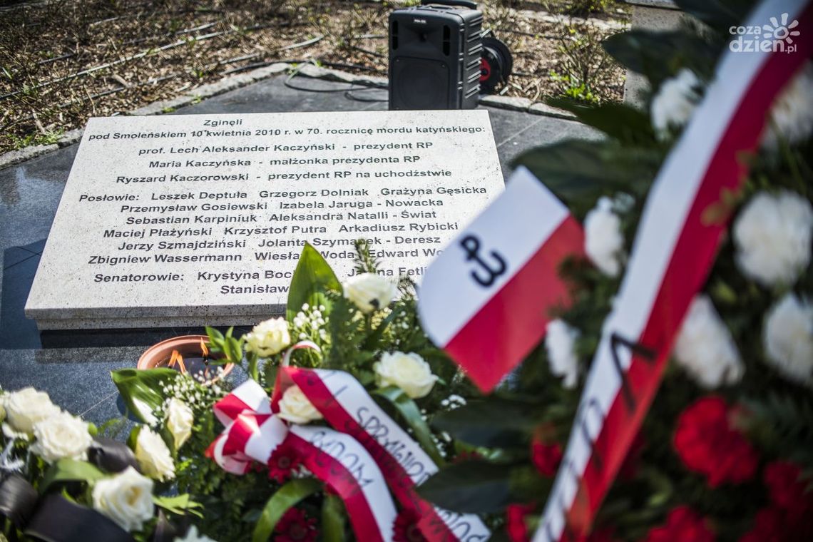 Obchody katastrofy pod Smoleńskiem. Utrudnienia w ruchu Obchody katastrofy pod Smoleńskiem. Utrudnienia w ruchu