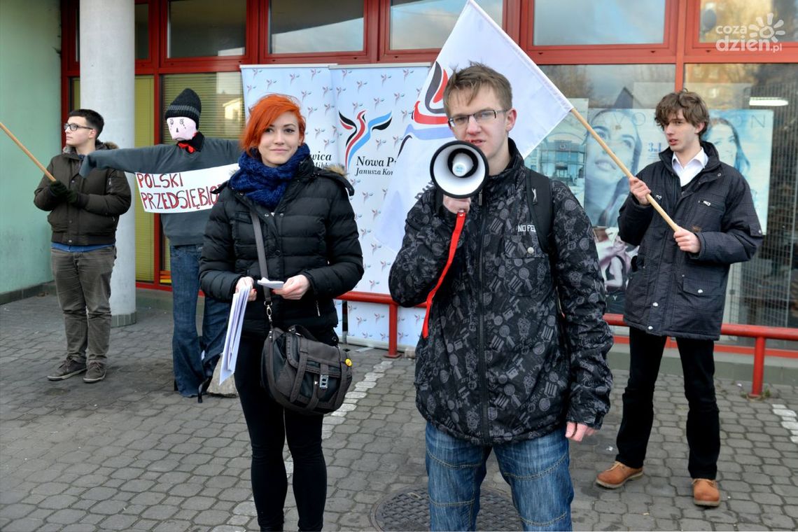 Obniżyć VAT! - KNP pikietował w obronie przedsiębiorców Obniżyć VAT! - KNP pikietował w obronie przedsiębiorców