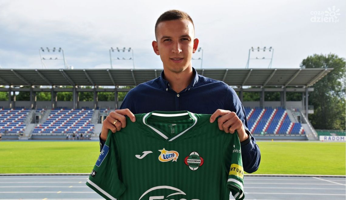 Obrońca Mateusz Grzybek w Radomiaku Radom Obrońca Mateusz Grzybek w Radomiaku Radom