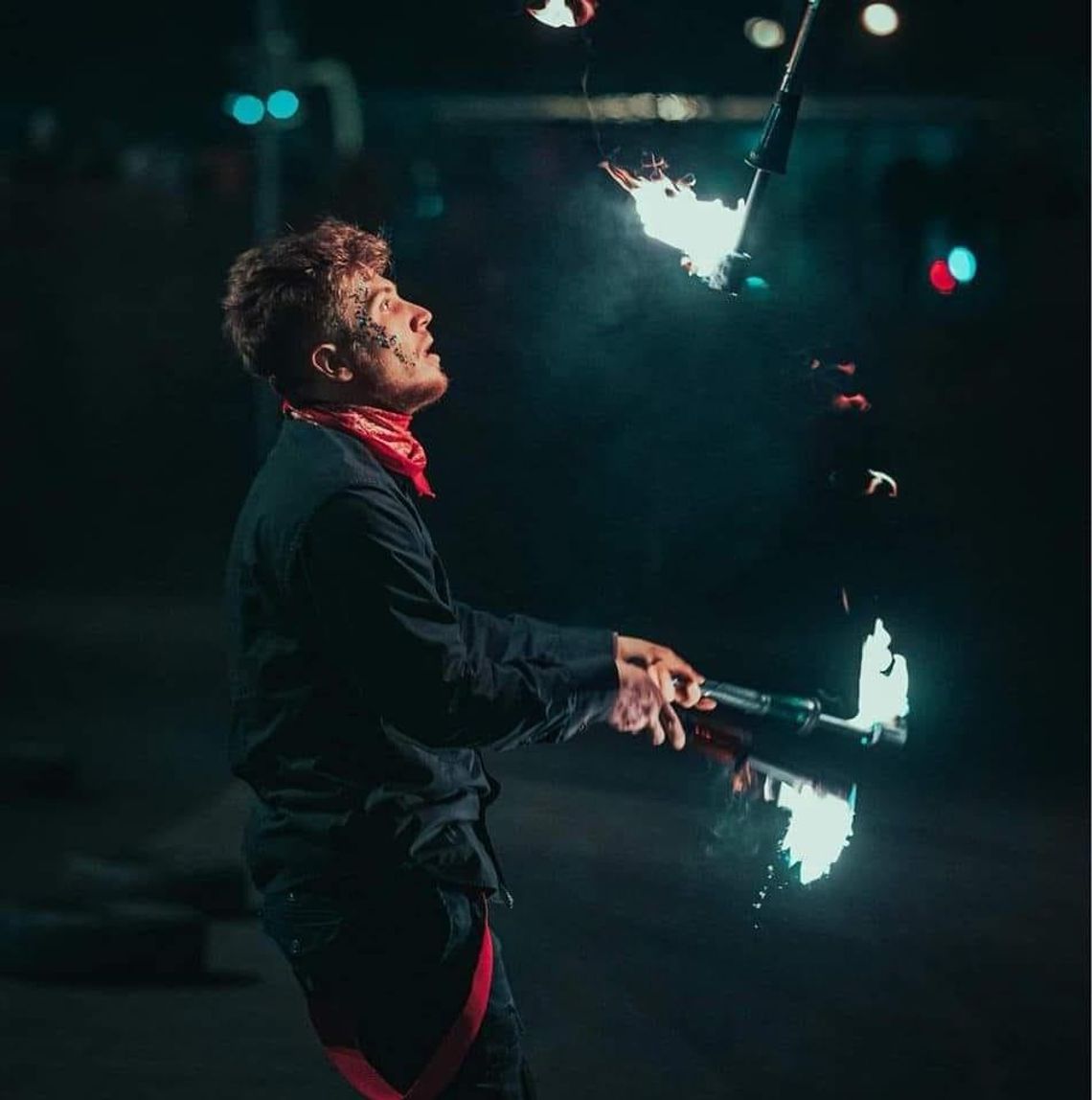 Obsługa maczugi i  prawdziwy ogień w jednym miejscu!