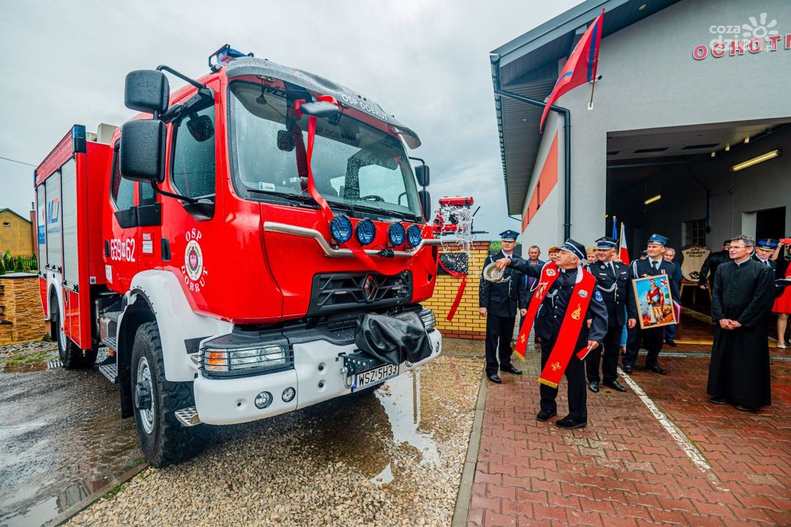 Ochotnicza Straż Pożarna w Dobrucie ma nowy wóz ratowniczo-gaśniczy Ochotnicza Straż Pożarna w Dobrucie ma nowy wóz ratowniczo-gaśniczy