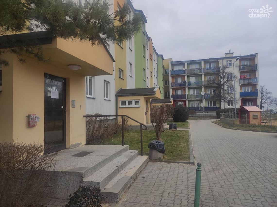 Od tygodnia nie mają ogrzewania i ciepłej wody Od tygodnia nie mają ogrzewania i ciepłej wody