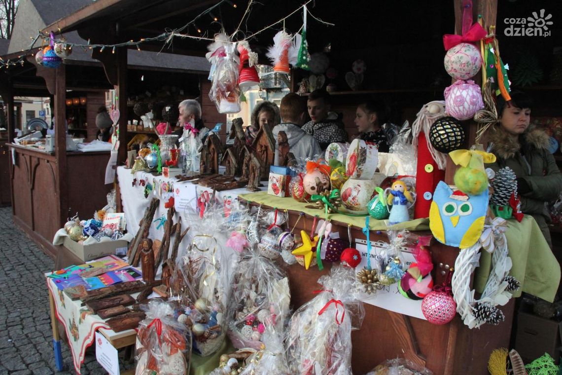 Odbył się kiermasz świąteczny na rynku