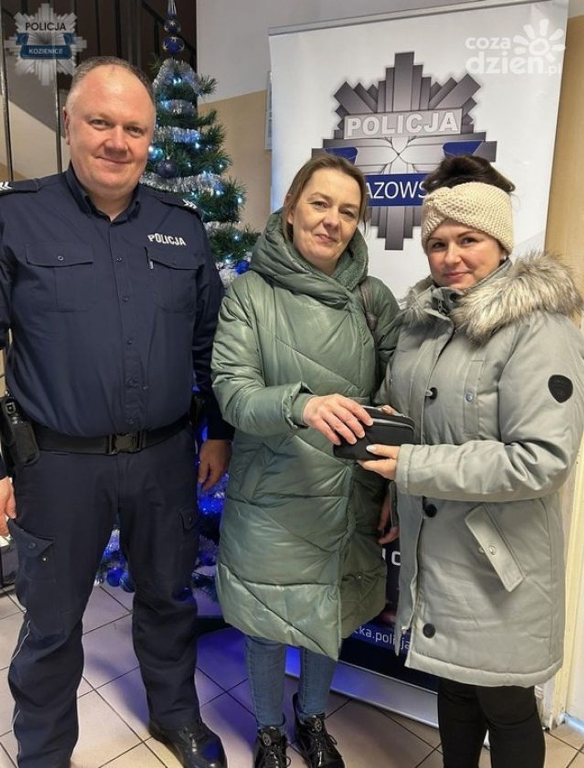 Oddała znaleziony portfel. Było w nim ponad 5 tys. zł