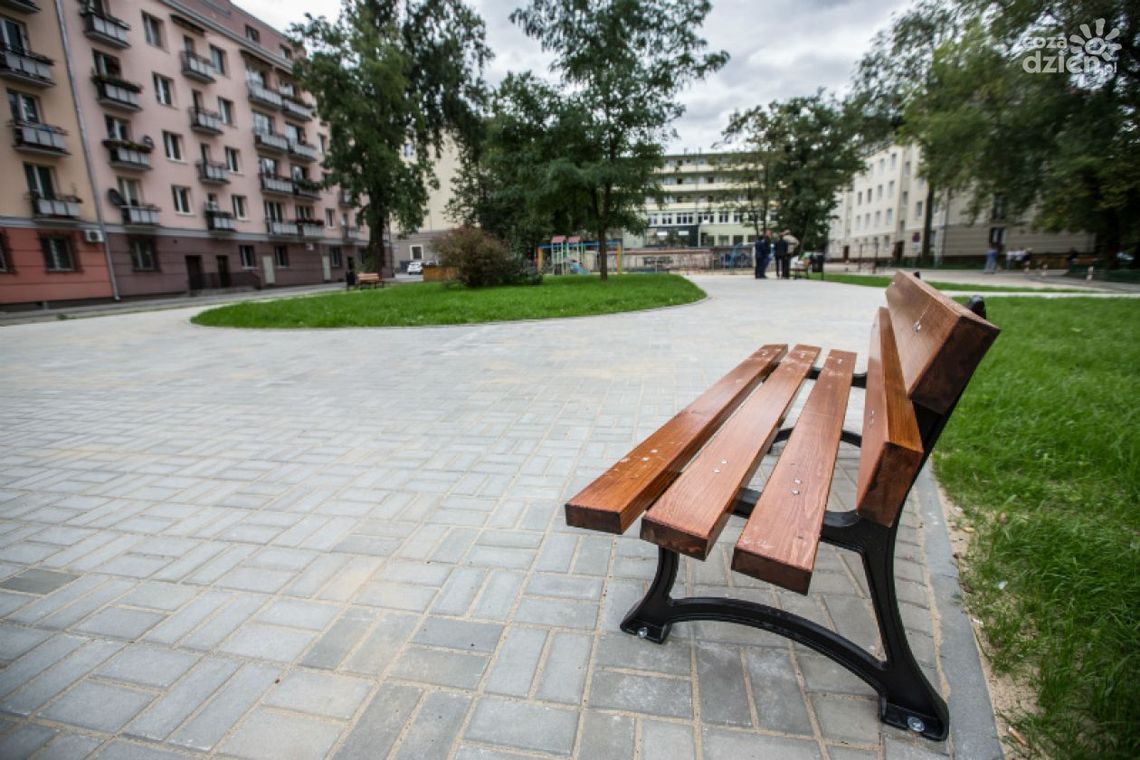 Odnowione podwórko na Plantach Odnowione podwórko na Plantach