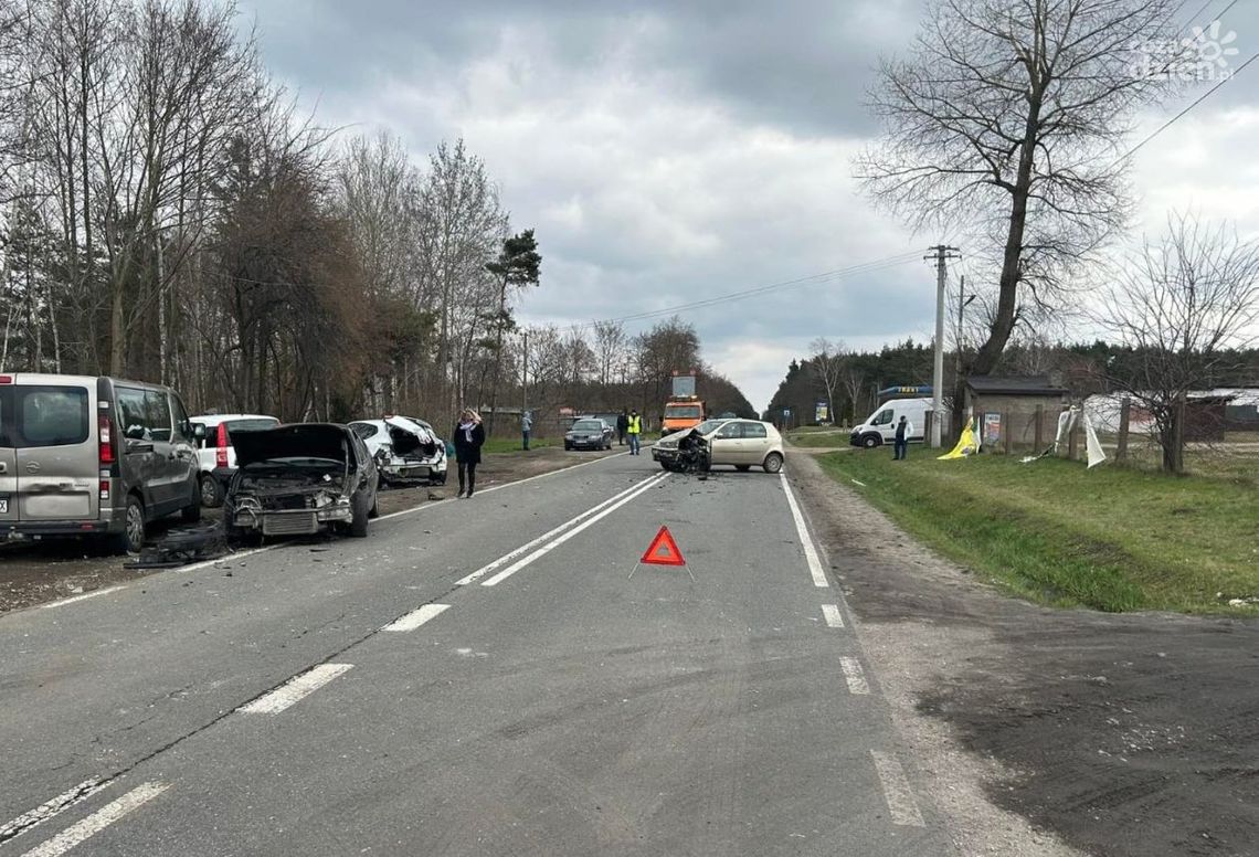 Odrzywół. Zderzenie pięciu aut na DK48
