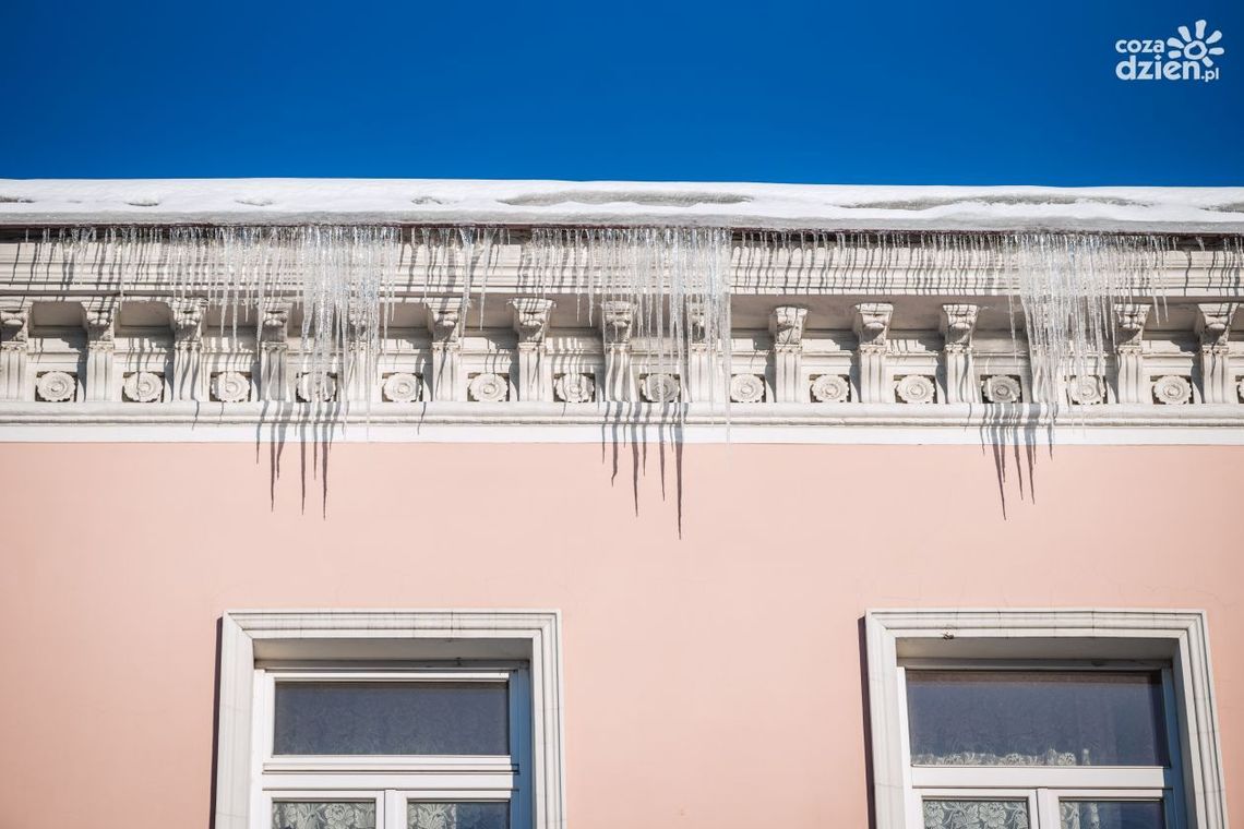 Odśnieżanie dachów to obowiązek