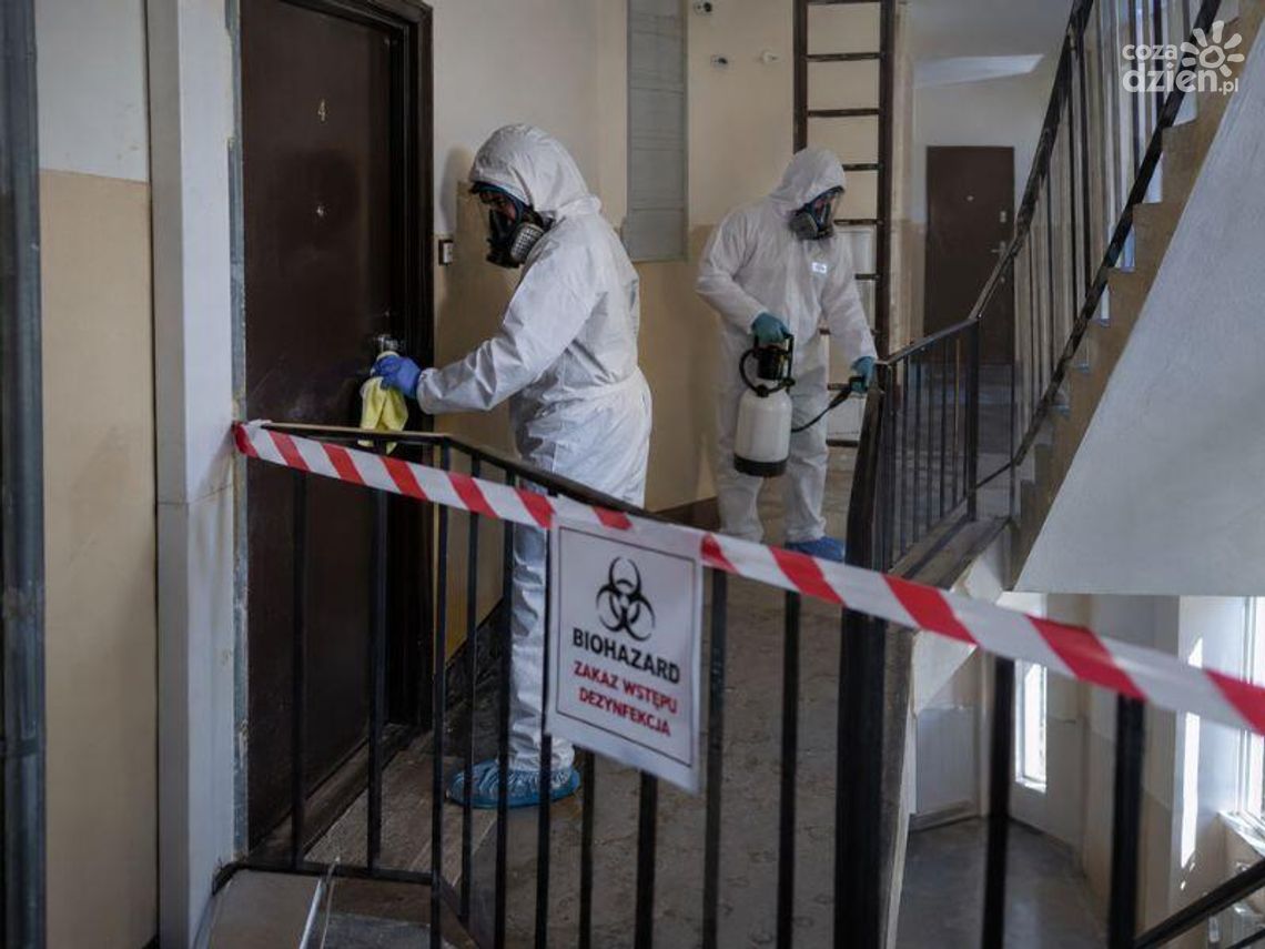 Ognisko epidemiologiczne na klatce schodowej w bloku – jak zapobiec skażeniu biologicznemu po zgonie?