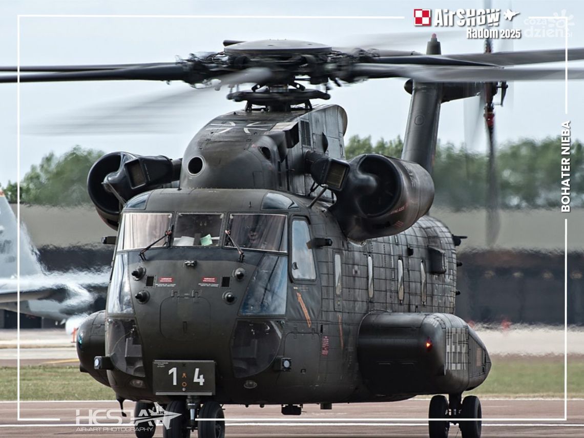 Ogromny śmigłowiec na Air Show Ogromny śmigłowiec na Air Show