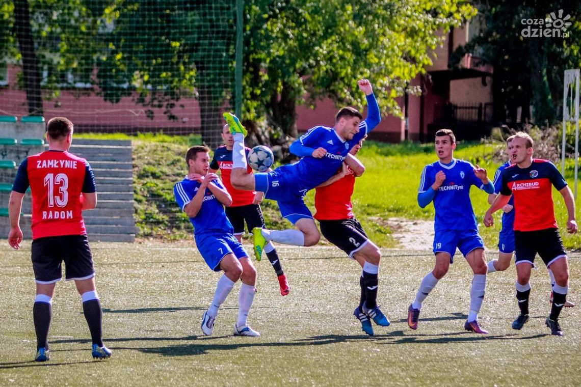 Okręgówka. Mecz na szczycie w Radomiu, Zamłynie walczy w Wierzbicy