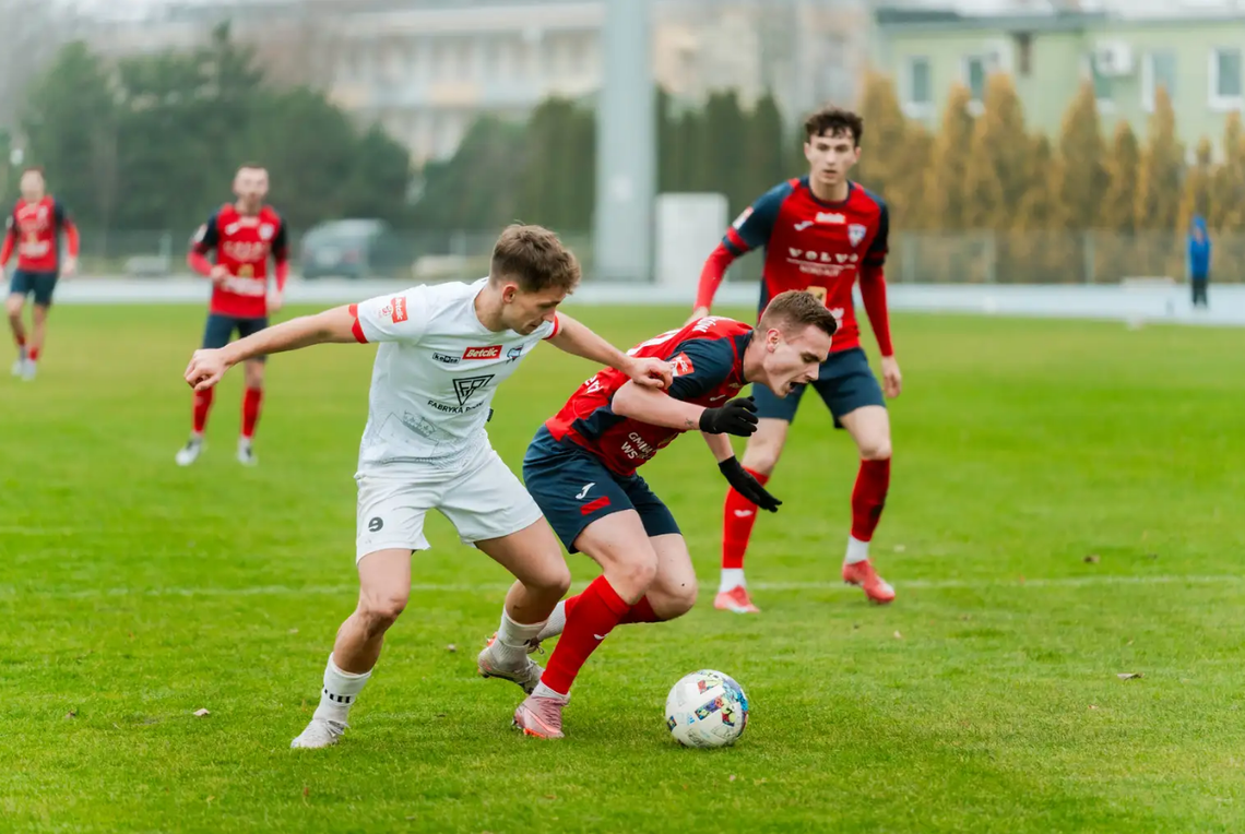 Olimpia Elbląg lepsza od Broni. Decydujący gol padł w doliczonym czasie