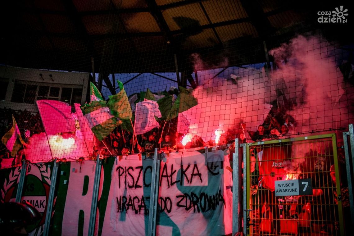 Oprawa kibiców Radomiaka w Łodzi [WIDEO]