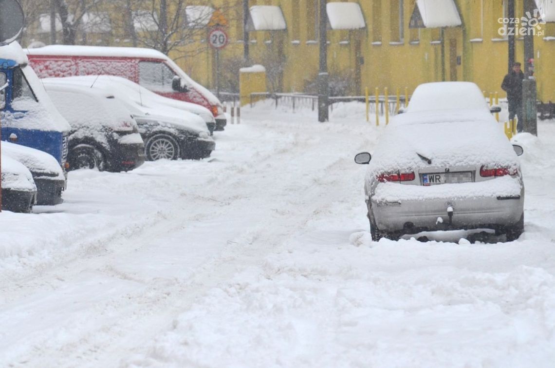 Osiedlowe ulice pod śniegiem! Gdzie są pługi?