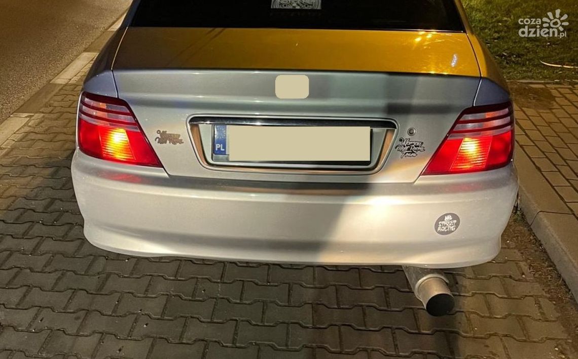 Osiem zatrzymanych dowodów rejestracyjnych Osiem zatrzymanych dowodów rejestracyjnych