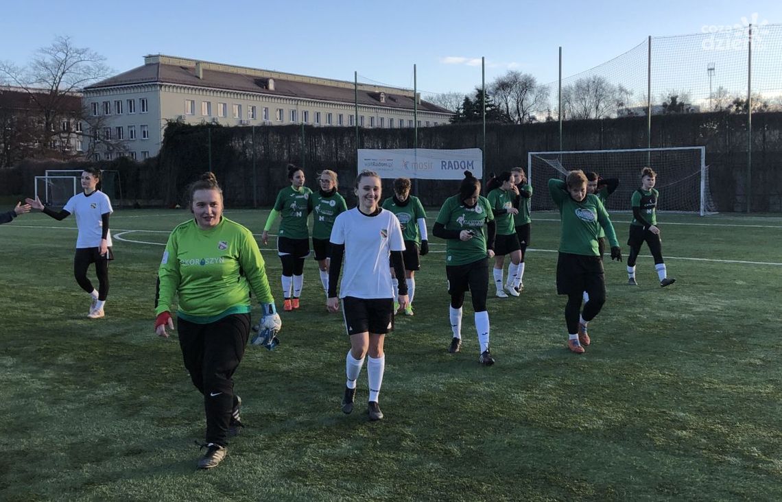 Osiemnaście goli w sparingu piłkarek HydroTrucku Radom!