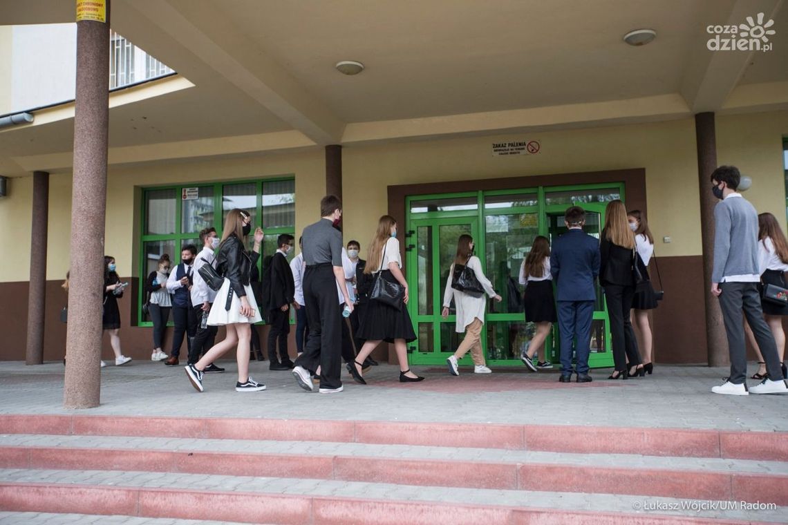 Ósmoklasiści rozpoczęli egzaminy. Na początek "Quo Vadis"