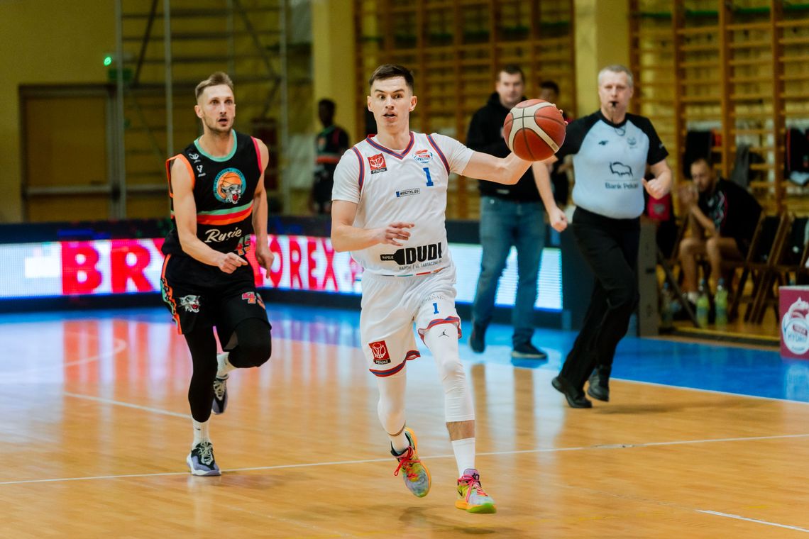 Ósmy triumf koszykarzy HydroTrucku w drugiej lidze